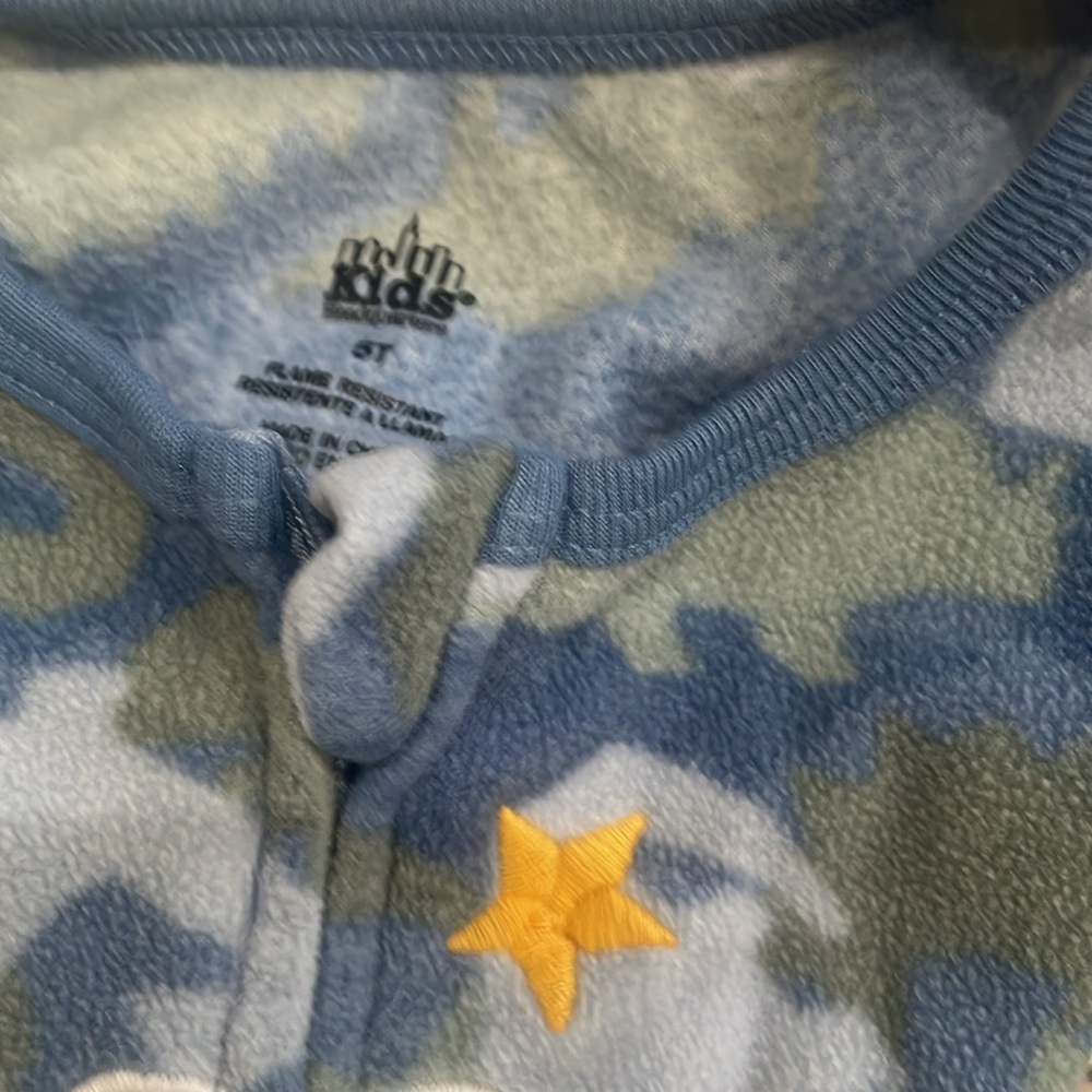 Boys 5T Pajamas Bundle Carters, and Gap Brands. - Picture 8 of 12